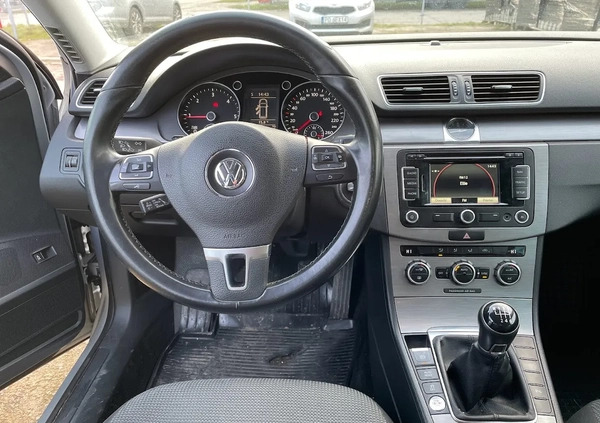 Volkswagen Passat cena 23500 przebieg: 348555, rok produkcji 2012 z Poznań małe 56